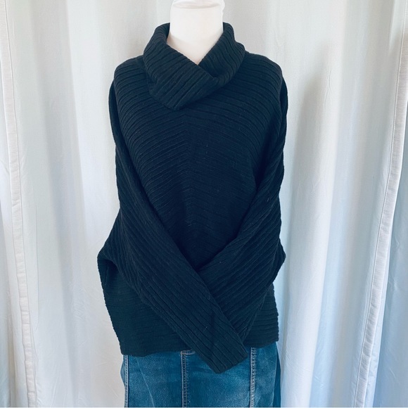 Moth brand turtleneck Black Chevron Sweater - Size: S. - Picture 6 of 10